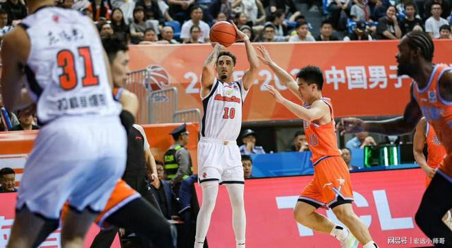 东体:医生曾建议朱辰杰休息2周,但他带伤打了德比