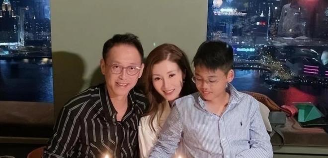 中国男篮再开启集训!杨瀚森王俊杰返美,有队员心理受影响或退出
