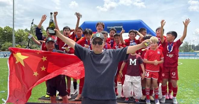 大胜56分 中国U18女篮热身赛100