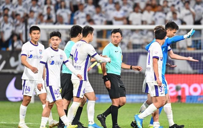里夫斯调整合同少拿500万!还没完全消化老詹离队 盛赞新援凯斯勒