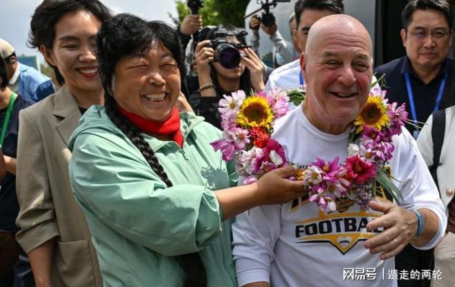 凭什么一美元可以换我们七块人民币？