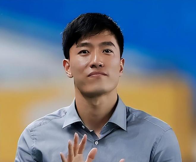 布云朝克特拿下中国男网草地赛首冠创历史,吴易昺排名跌出TOP100