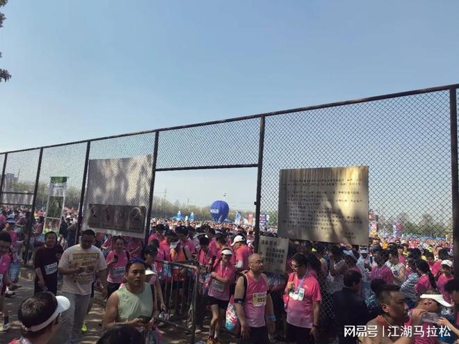 贴息传闻引爆市场!房地产提前上演“924行情”,万科罕见连续涨停,“私募魔女”李蓓翻身,年初高呼房地产十年一遇大拐点,买房不如买...