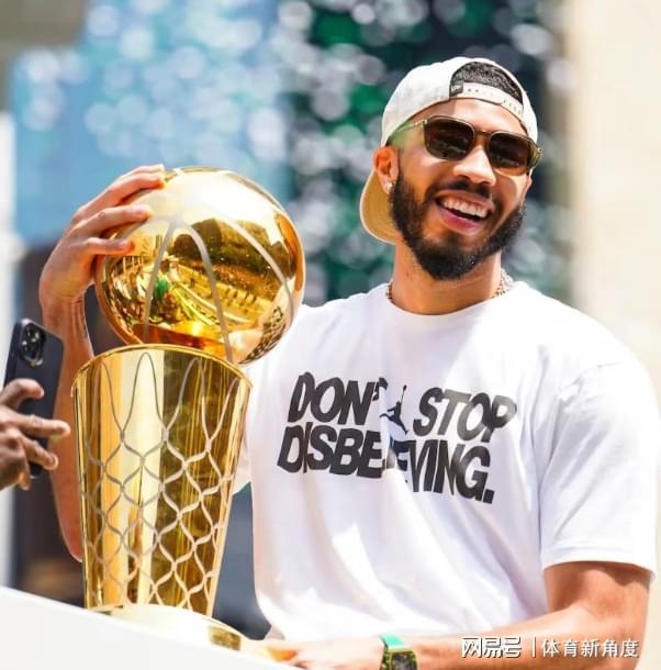 他是CBA最高球员,22岁进全明星,被租借后爆发,NBA多队邀请