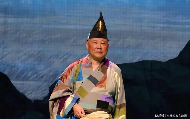 邓超带儿子观看NBA总决赛,等等淡定吃爆米花,和孙俪长的太像了